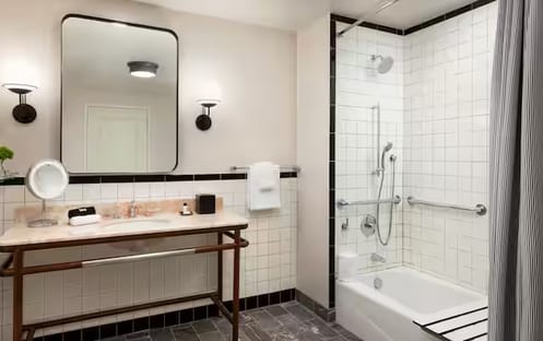 2 Queen Beds Mobility Accessible W/Tub